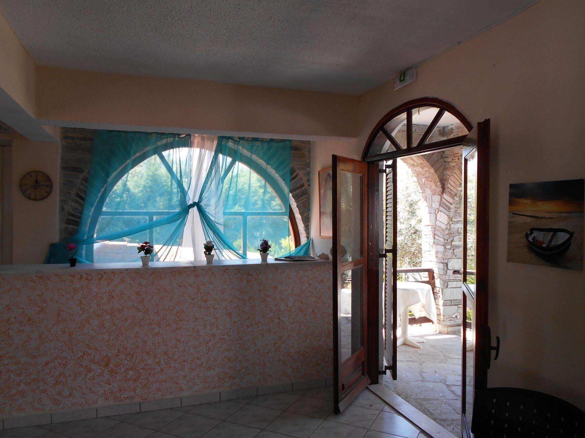 Hotel Kari Ouranoupoli Buitenkant foto